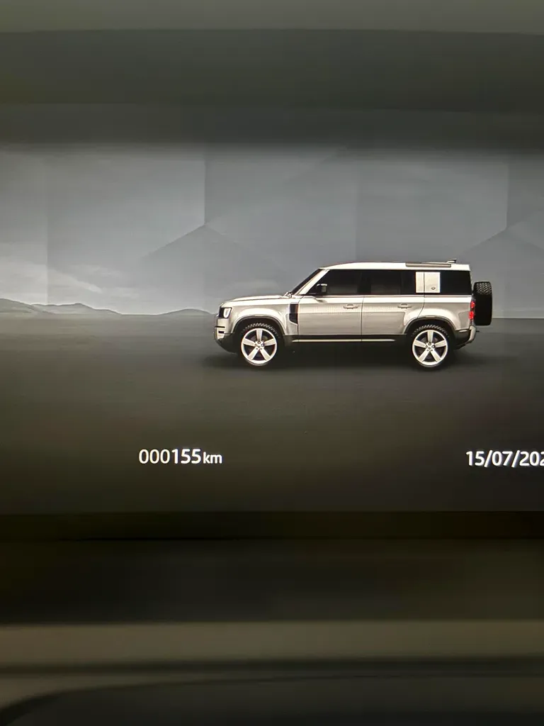 لاند روفر ديفندر 2025